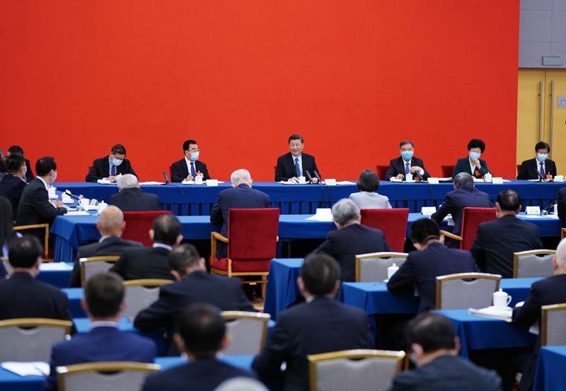 5月23日上午,中共中央总书记、国家主席、中央军委主席习近平看望参加全国政协十三届三次会议的经济界委员,并参加联组会,听取意见和建议。中共中央政治局常委、全国政协主席汪洋参加看望和讨论。新华社记者 谢环驰 摄